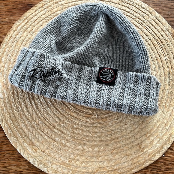 Mitchell & Ness Raptors  15% wool Knit Beanie Toque  Hat - Picture 4 of 9